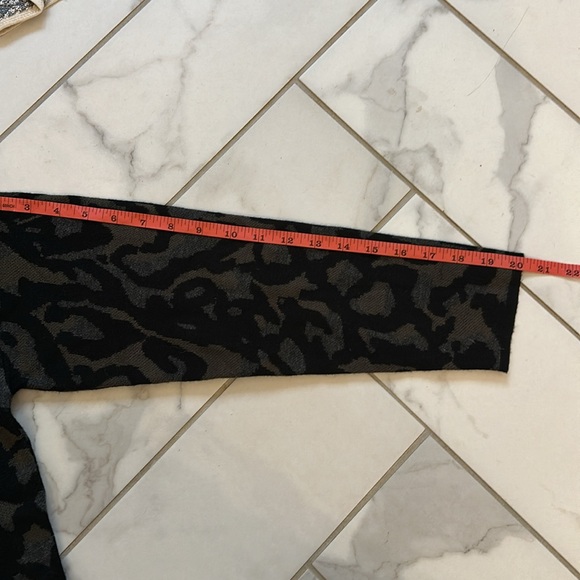 Anthropologie Top - Picture 8 of 9